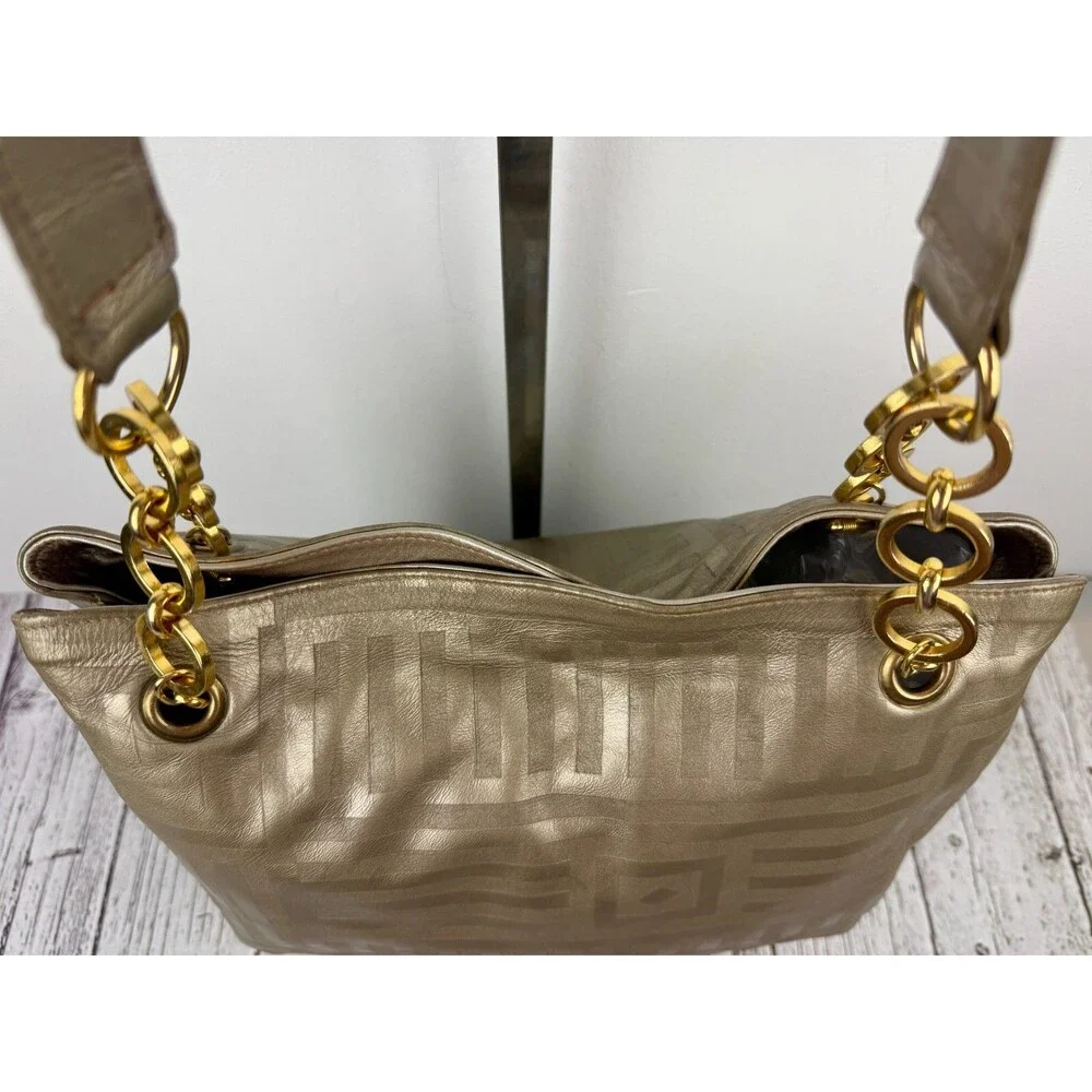 Vintage High Fashion Canada Gold Leather Shoulder Bag w/ Gold Chain Strap – Chic